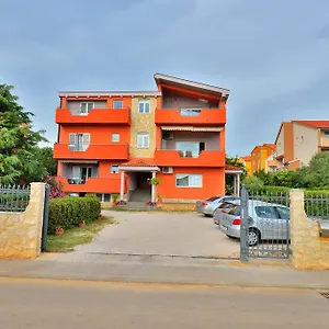 Apartman L&l, Zára